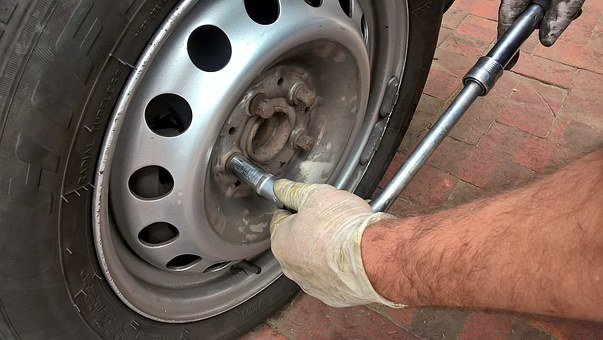 Emergency tyre fitting by Mobile Tyres